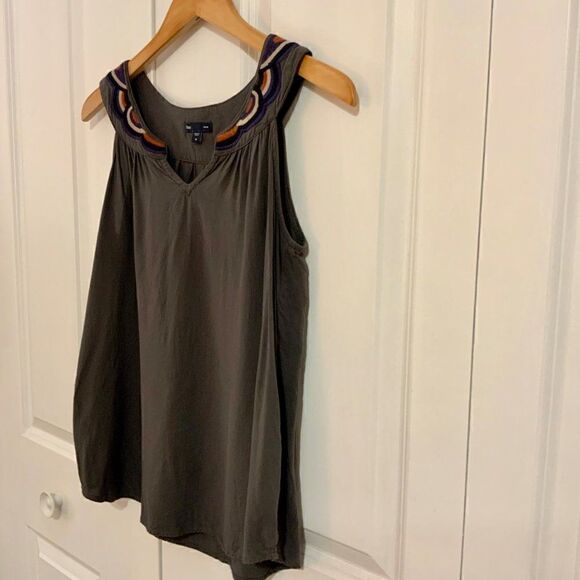 Gap Factory Grey Sleeeveless Embroidered Strap Top Medium - Picture 3 of 8